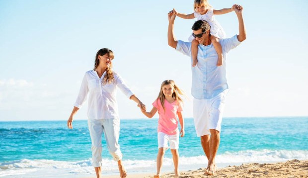 xfamilia-playa-uniralumni-verano-925x535-jpg-pagespeed-ic-btc8he3j1n